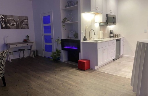 Southwestern Apartment | Cozy Zen Den Studio with Kitchen - Ideal for Travelers