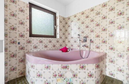 Kappeln Villa | The70s - Großes Mid Century Ferienhaus - 500m zur Schlei - 5 SZ - Garten