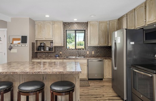 Ridgefield House | Ideal Family Retreat with Pool, Arcade & Dining Near PDX