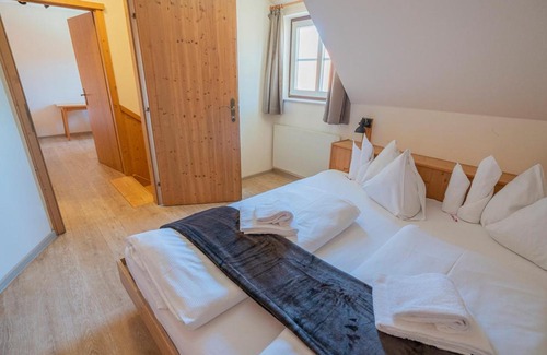 Litschau Hotel | Enjoy Oceanfront Retreat at Theater- und Feriendorf Königsleitn