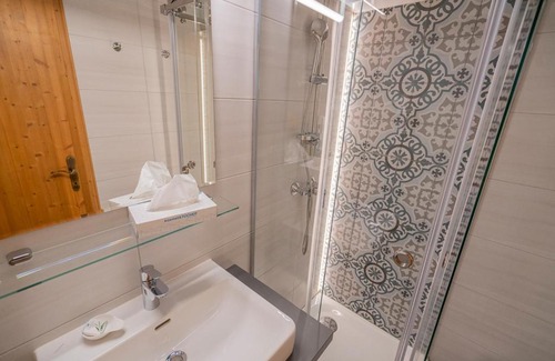 Litschau Hotel | Enjoy Oceanfront Retreat at Theater- und Feriendorf Königsleitn