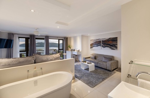 Paradise Hotel | Indulge at THEBLOEM: 5-Star Stay with Pool & Dining