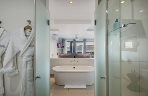Paradise Hotel | Indulge at THEBLOEM: 5-Star Stay with Pool & Dining