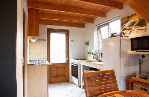 Somerset West Apartment | Top-Rated Theebos Anneline's Self Catering Apartments
