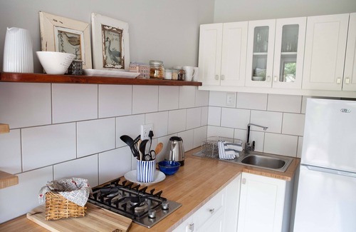 Somerset West Apartment | Top-Rated Theebos Anneline's Self Catering Apartments