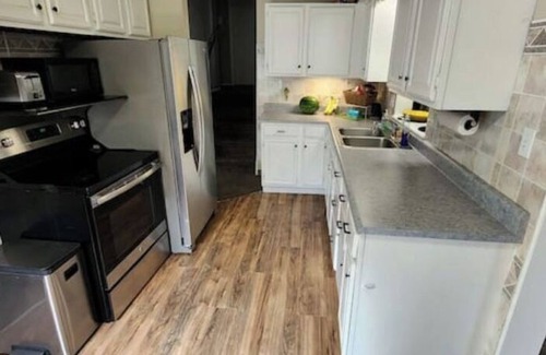 Romulus House | Pet-Friendly Oasis: The Florida Room with King-Size Comfort