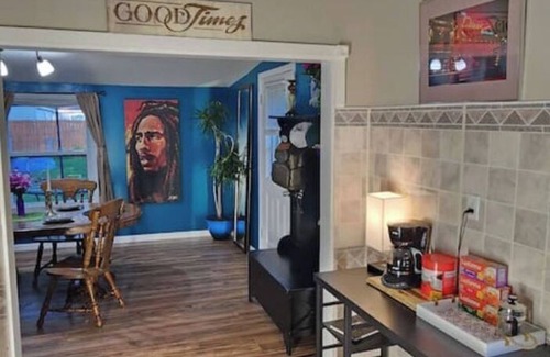 Romulus House | Pet-Friendly Oasis: The Florida Room with King-Size Comfort