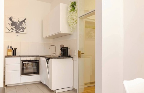 Altbogenhausen Apartment | Discover TheGallery: Spacious 4-Room Retreat Awaits You