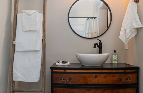 Marthasville Bed & Breakfast | Discover The Historian: Family-Friendly Comfort in Marthasville