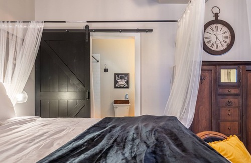 Marthasville Bed & Breakfast | Discover The Historian: Family-Friendly Comfort in Marthasville