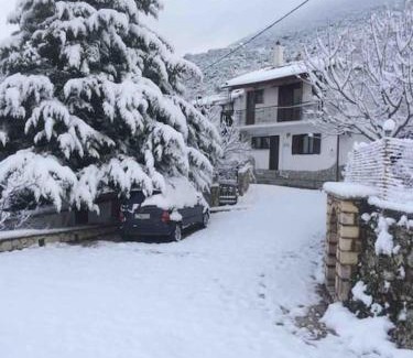 Andritsaina House | Cozy Retreat at Theisoa: Pet-Friendly Escape in Andritsaina