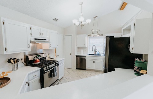 San Antonio House | Inviting TheKindred: 4BR with Pool, Arcade & Game Room!