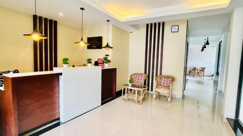 Vandiperiyar Hotel | Thekkady Gavi Suites