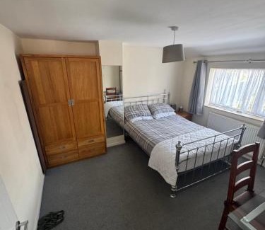 Luton House | Family-Friendly Getaway at Theldon with Kitchen Amenities