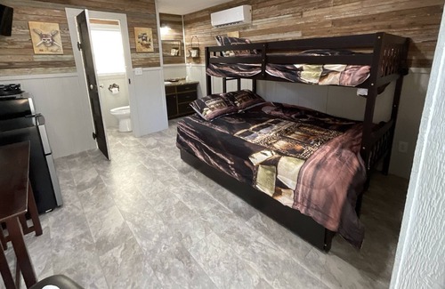 Thackerville Cabin | Cozy Theme Cabins Near Winn Star Casino with Breakfast