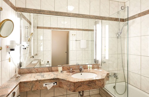Hoehr-Grenzhausen Hotel | Cozy Theme Room for Two at Hotel ZUGBRÜCKE Grenzau