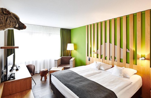 Hoehr-Grenzhausen Hotel | Cozy Theme Room for Two at Hotel ZUGBRÜCKE Grenzau