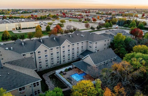 Johnston Hotel | Relaxing Theme Suite with Whirlpool at Stoney Creek Johnston
