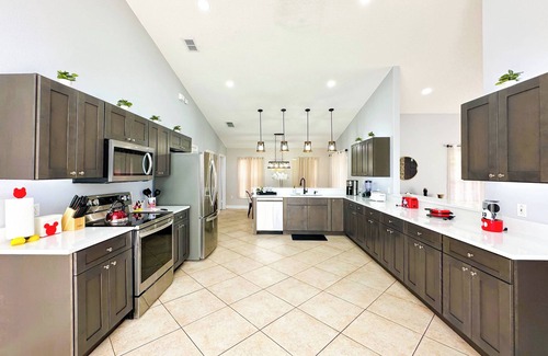 Thousand Oaks House | Unique Themed House with Private Game Room and Pool