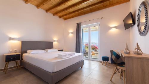 Psathi Apartment | Discover Themonia Studios Kimolos: Family-Friendly Retreat