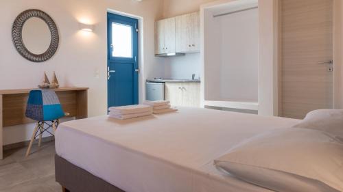 Psathi Apartment | Discover Themonia Studios Kimolos: Family-Friendly Retreat