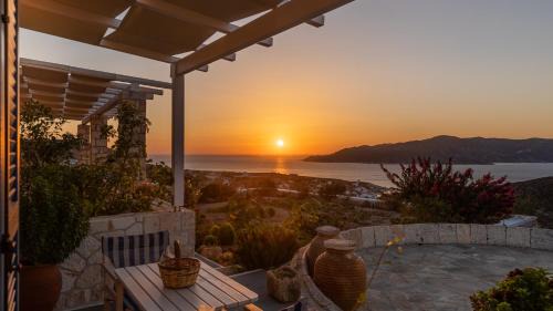 Psathi Apartment | Discover Themonia Studios Kimolos: Family-Friendly Retreat
