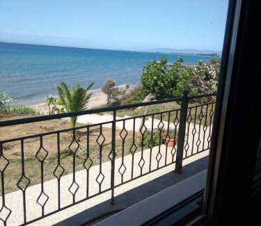 Neromilos House | Relax at THEO House with Private Beach & Ocean Views