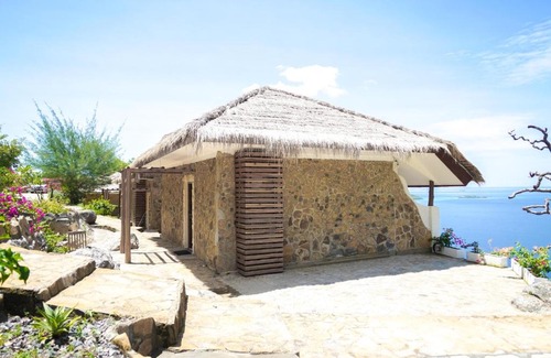 Labuan Bajo Hotel | Discover Theodor at Labuan Bajo: Pool & Breakfast Included