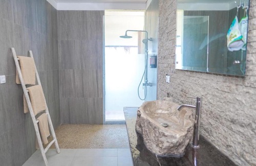 Labuan Bajo Hotel | Discover Theodor at Labuan Bajo: Pool & Breakfast Included