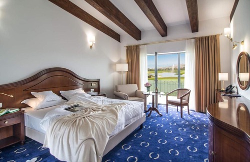 Ciugud Hotel | Experience Theodora Golf Club: Oceanfront with Top-Rated Amenities