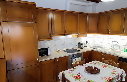 Kastraki Apartment | Experience Theofania's Marble House Meteora with Spa Amenities