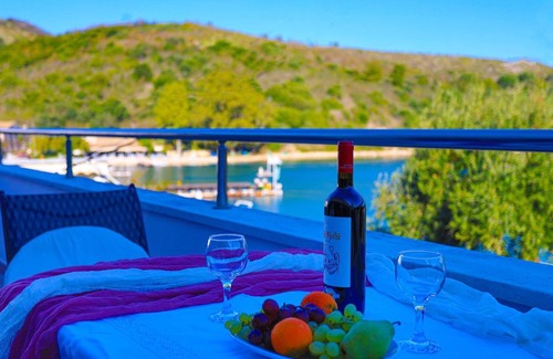 Agios Stefanos Apartment | Inviting Theophilos Dio: Oceanfront Family Getaway Awaits