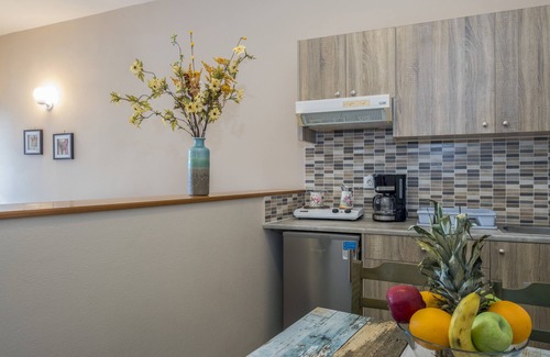 Makrys Tichos House | Guest Rated 10/10 at Theos Village Apartments with Ocean Views