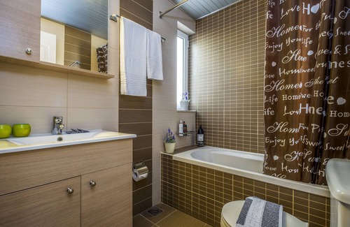 Makrys Tichos House | Guest Rated 10/10 at Theos Village Apartments with Ocean Views