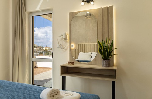 Makrys Tichos House | Guest Rated 10/10 at Theos Village Apartments with Ocean Views