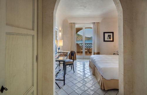 Vulcanello Hotel | Indulge at Therasia Resort Sea and SPA - 5 Star Escape