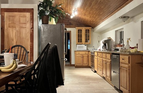 Sister Lakes Cabin | Discover the Cozy Green Cottage: Family Friendly Amenities