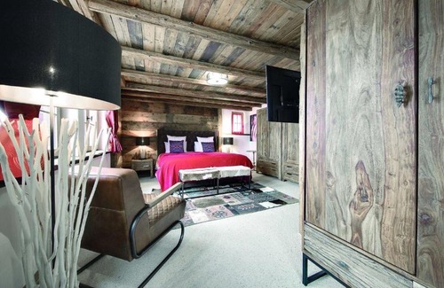 Mittelberg Ski Chalet | Relax in Beautiful Gardens and Terraces with Great Amenities