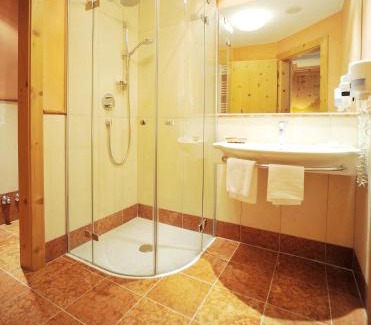 Hintertux Hotel | Relax at Thermal-Badhotel Kirchler with Ocean Views & Spa