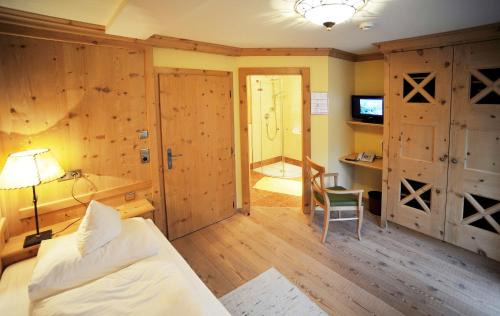 Hintertux Hotel | Relax at Thermal-Badhotel Kirchler with Ocean Views & Spa