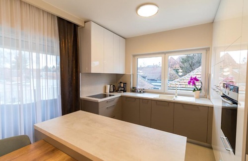 Kiskunhalas Apartment | Guest Rated 9.8: Family-Friendly Thermal Weninger Apartman
