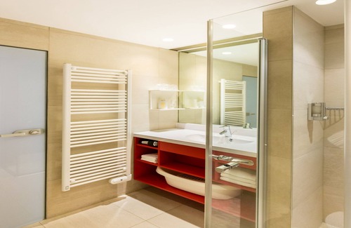 Lutzmannsburg Hotel | Relaxing Retreat at Thermenhotel All In Red with Spa & Pool