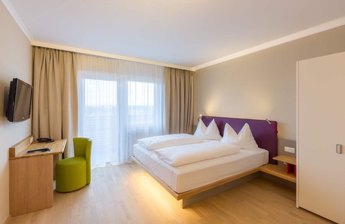 Lutzmannsburg Hotel | Relaxing Retreat at Thermenhotel All In Red with Spa & Pool