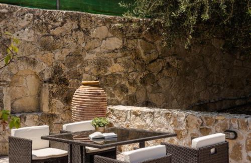 Leivathos Apartment | Enchanting Theros Retreat with Oceanfront Pool & Views