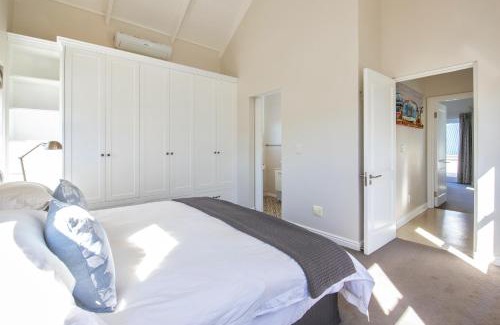 Knysna House | Idyllic Thesen Island Holiday House with Ocean Views