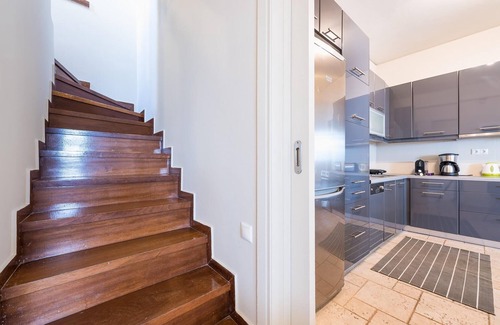 Voula House | Elegant Retreat with Jacuzzi & Breathtaking Sea Views