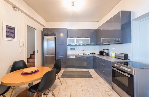 Voula House | Elegant Retreat with Jacuzzi & Breathtaking Sea Views