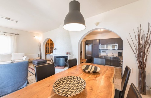 Voula House | Elegant Retreat with Jacuzzi & Breathtaking Sea Views