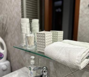 Neapoli-Sykies Apartment | Discover Thessaloniki's Family-Friendly Four Seasons House