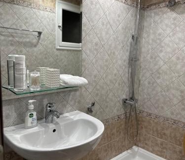 Neapoli-Sykies Apartment | Discover Thessaloniki's Family-Friendly Four Seasons House